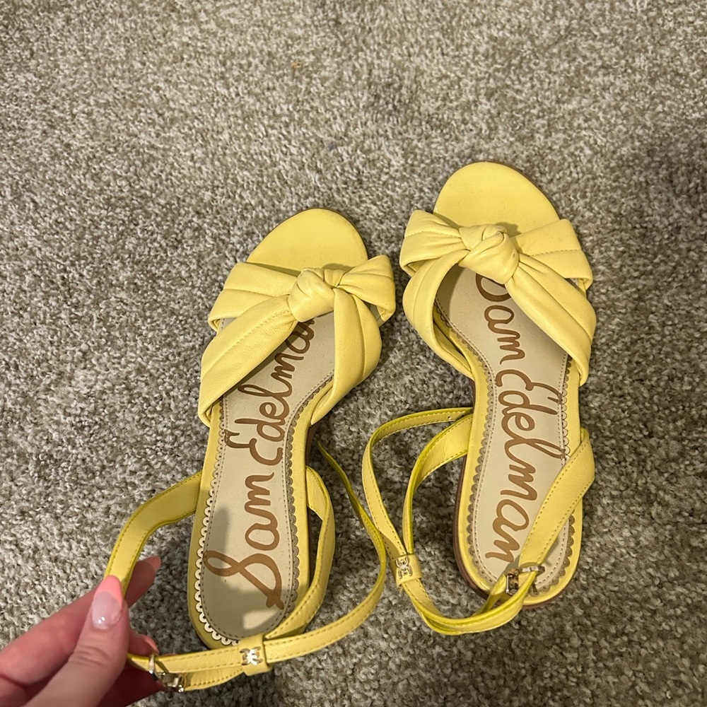 dainty yellow heels 💛🌼🍋
